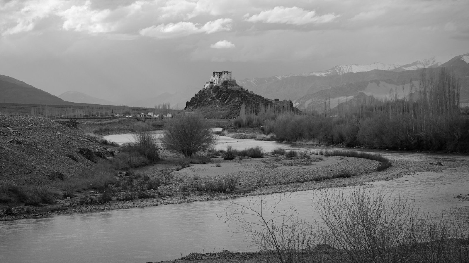 Of Walks Along the Indus